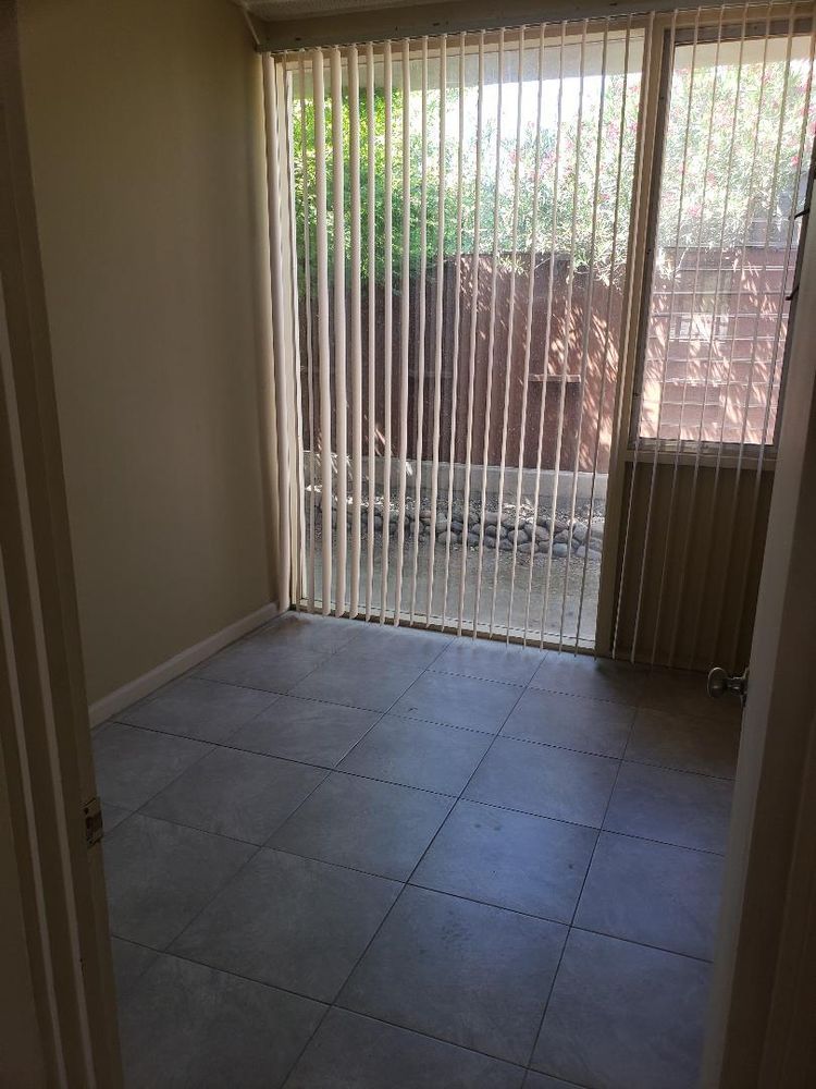 1321 Paradise Ln, Los Banos, CA 93635